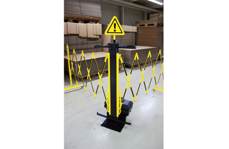 Expanding barrier trolley