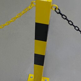 Barrier post, eyelets, galvanized, powder-coated