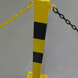 Barrier post, eyelets, galvanized, powder-coated