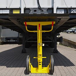 Telescopic trailer stand in RAL1023-traffic yellow