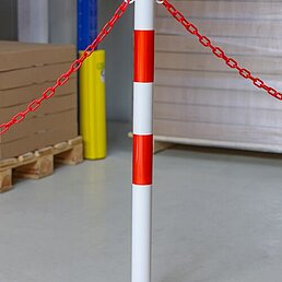 Barrier post, eyelets, galvanized, powder-coated