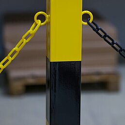 Barrier post, eyelets, galvanized, powder-coated