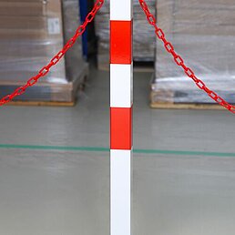 Barrier post, eyelets, galvanized, powder-coated