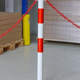 Barrier post, eyelets, galvanized, powder-coated